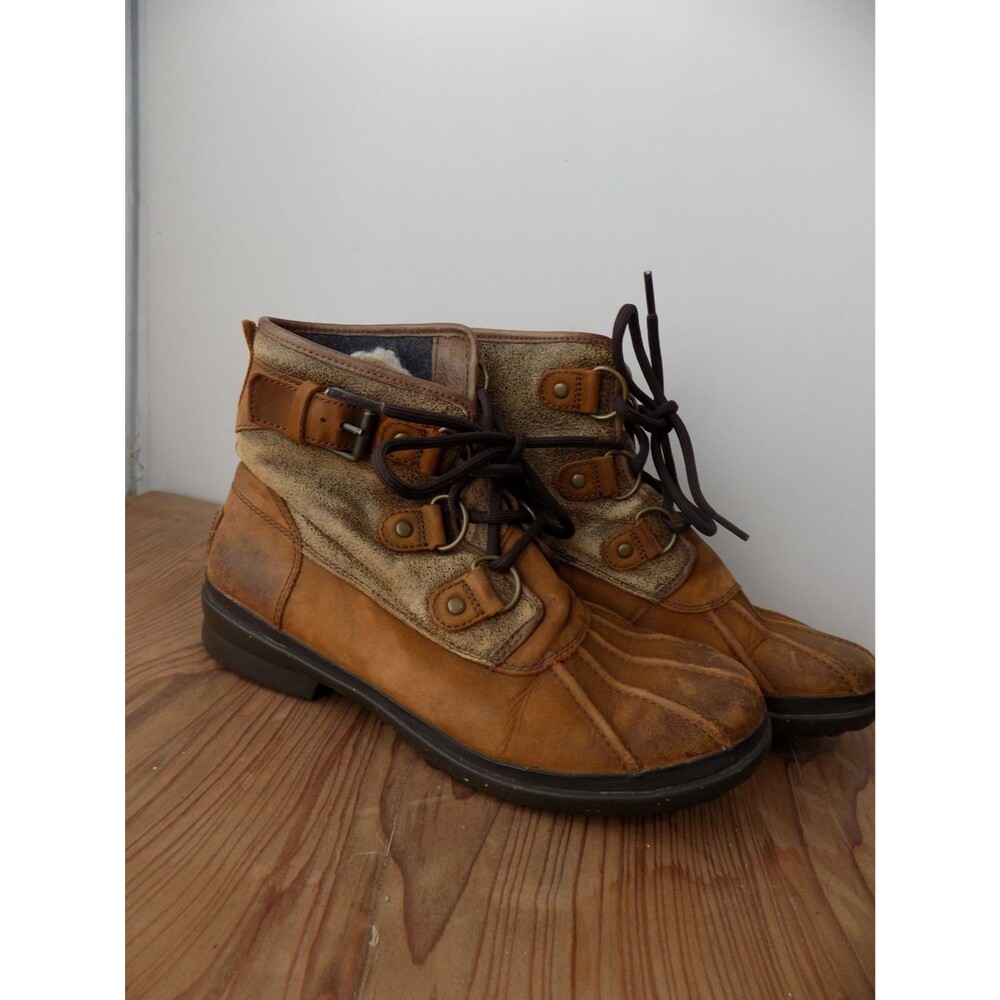 Womens 7 M UGG Cecile Waterproof Boots Ankle Lace-Up Chestnut Shearling Fur Duck